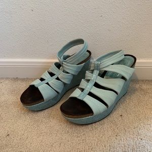 Donald pliner wedged